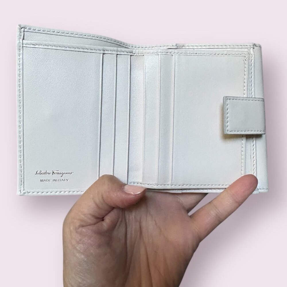 Salvatore Ferragamo Bow Compact Wallet | Ivory / Beige - Picture 4 of 5